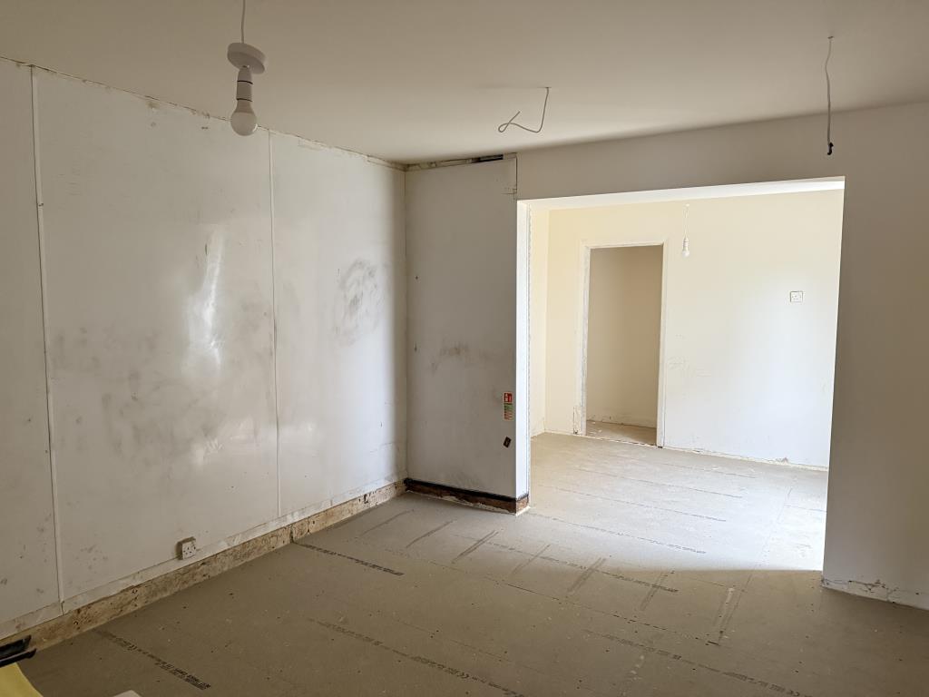 Lot: 58 - FREEHOLD TAKEAWAY UNIT WITH TWO-BEDROOM LIVING ACCOMMODATION - Kitchen area of take away unit
